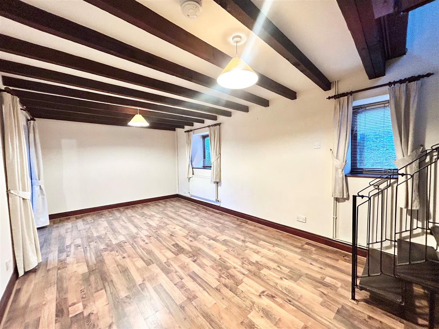 1 THE COURTYARD, WERN DEW FARM, ABERKENFIG.